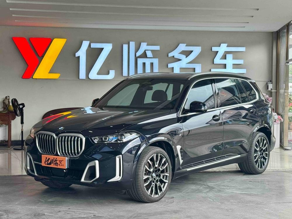 BMW X5 2023 — фото автомобиля