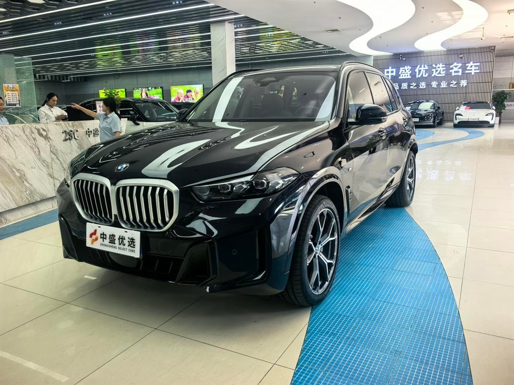 BMW X5 2026 — фото автомобиля