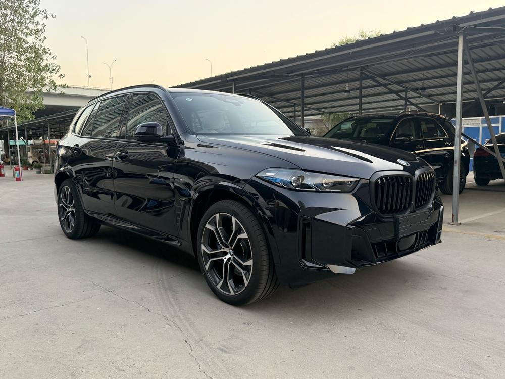 BMW X5 2026 — фото автомобиля