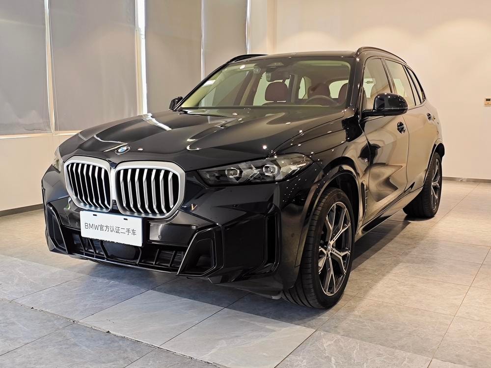 BMW X5 2025 — фото автомобиля