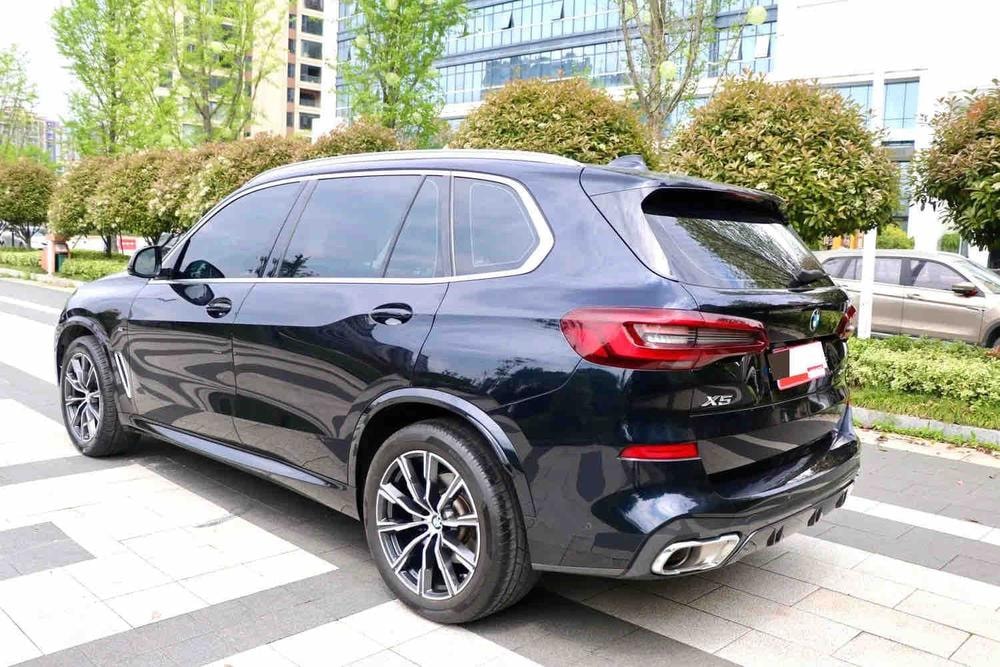 BMW X5 2022 — фото автомобиля