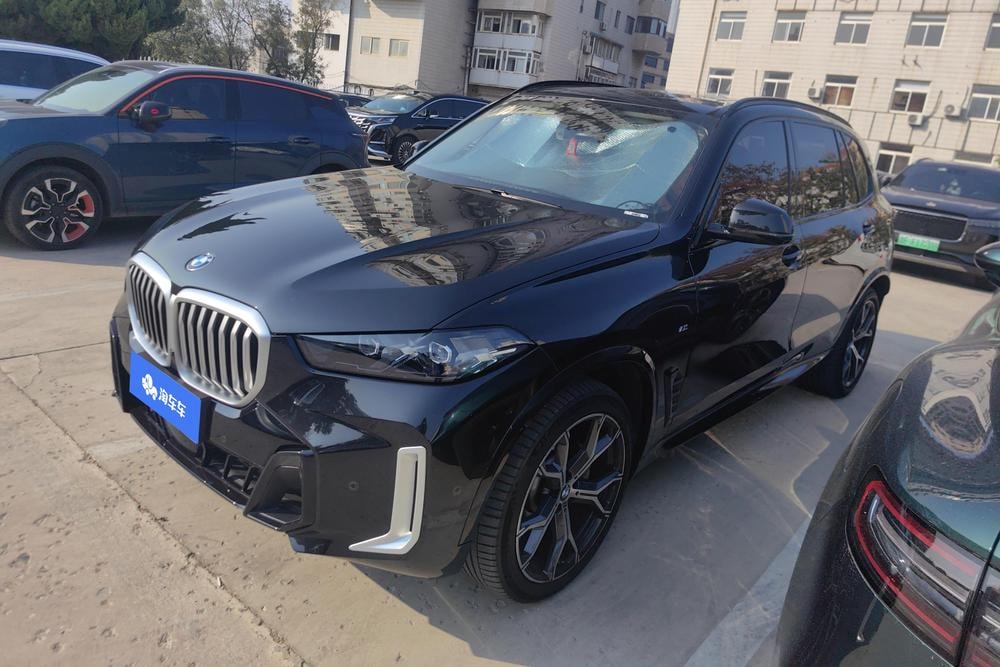 BMW X5 2023 — фото автомобиля 1