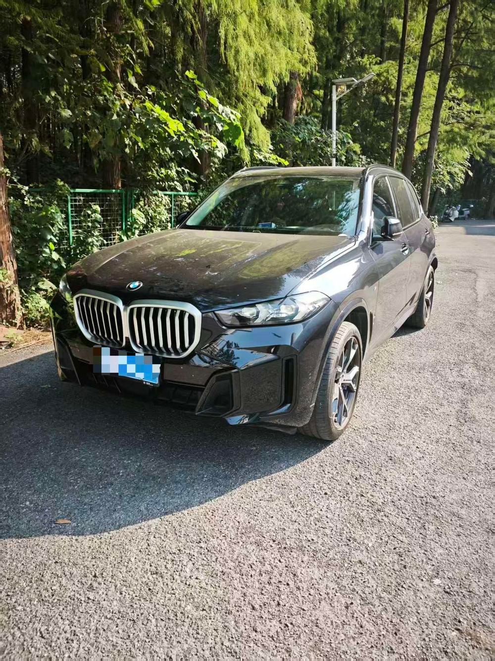 BMW X5 2023 — фото автомобиля
