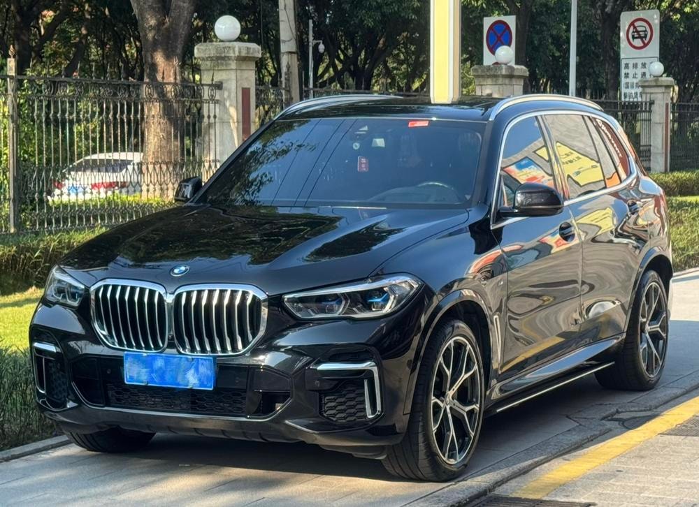 BMW X5 2022 — фото автомобиля