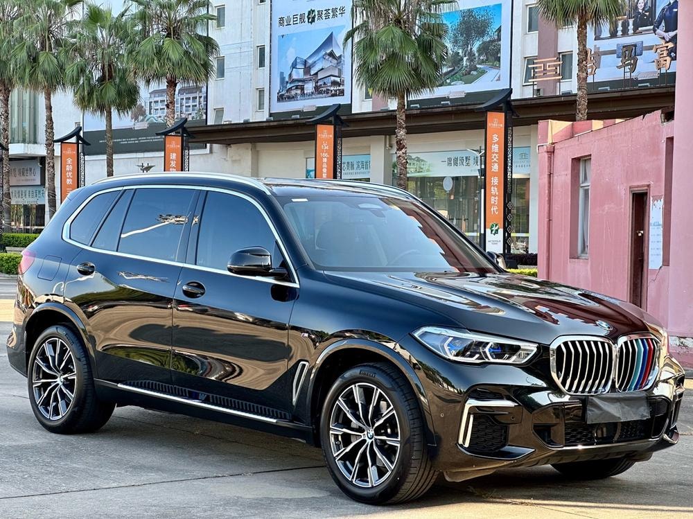 BMW X5 2022 — фото автомобиля