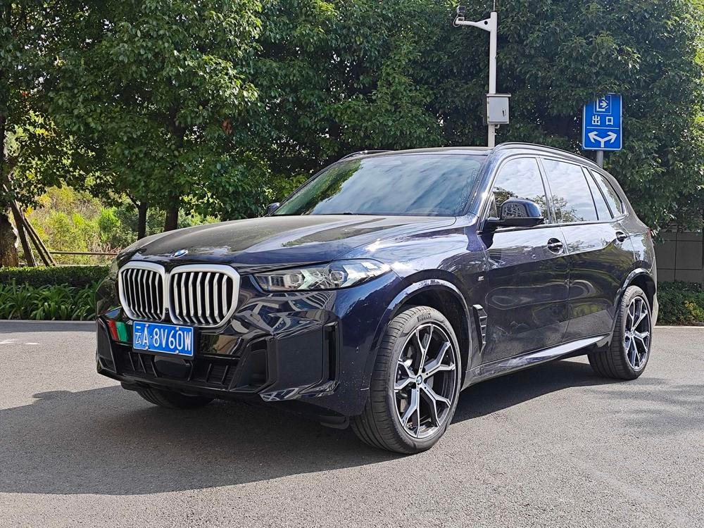 BMW X5 2025 — фото автомобиля