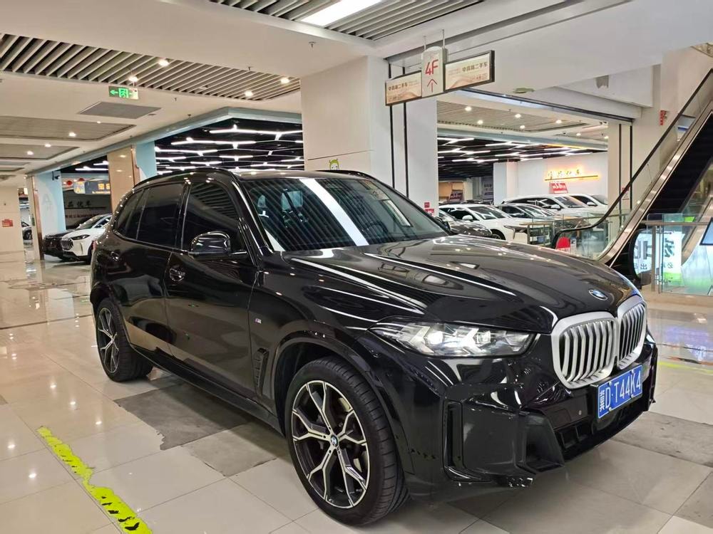 BMW X5 2023 — фото автомобиля 1