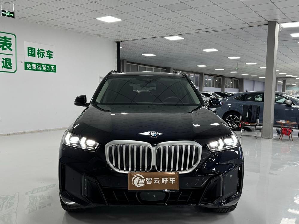 BMW X5 2026 — фото автомобиля 1