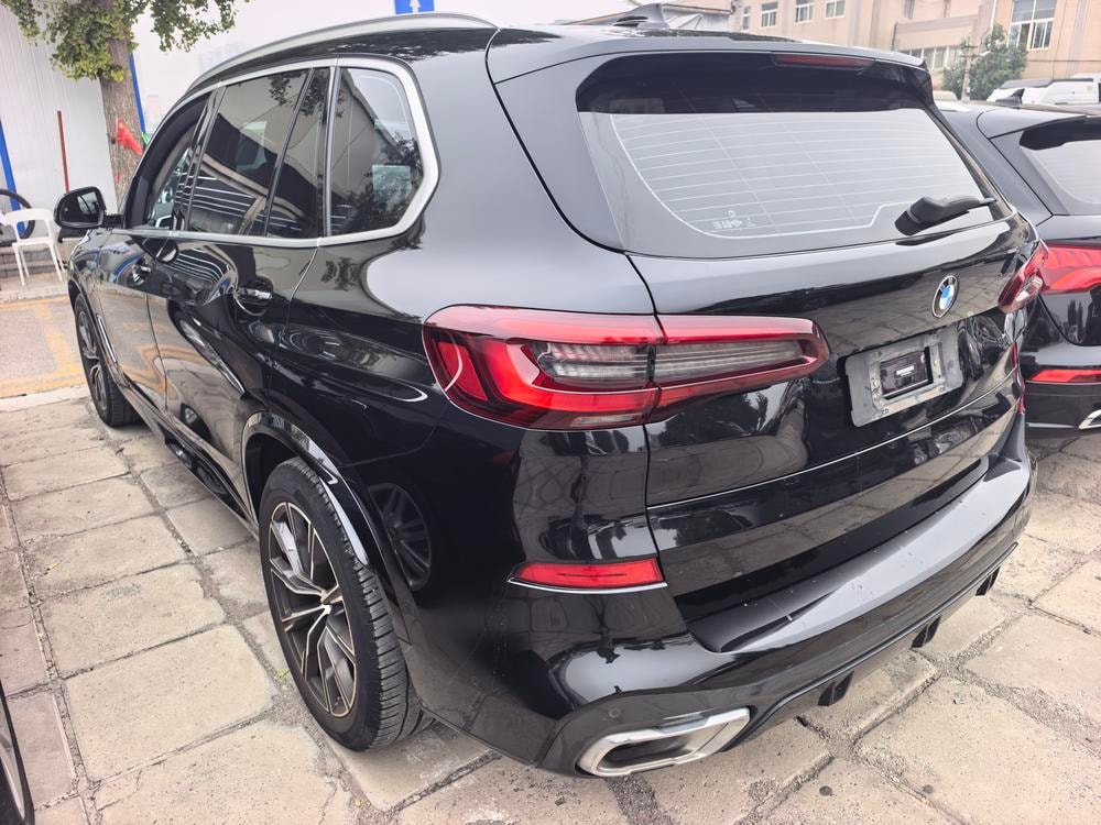 BMW X5 2022 — фото автомобиля