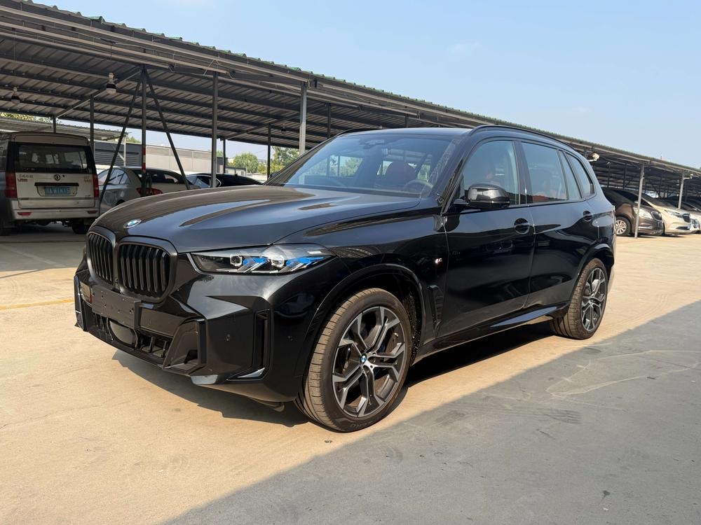 BMW X5 2026 — фото автомобиля 1