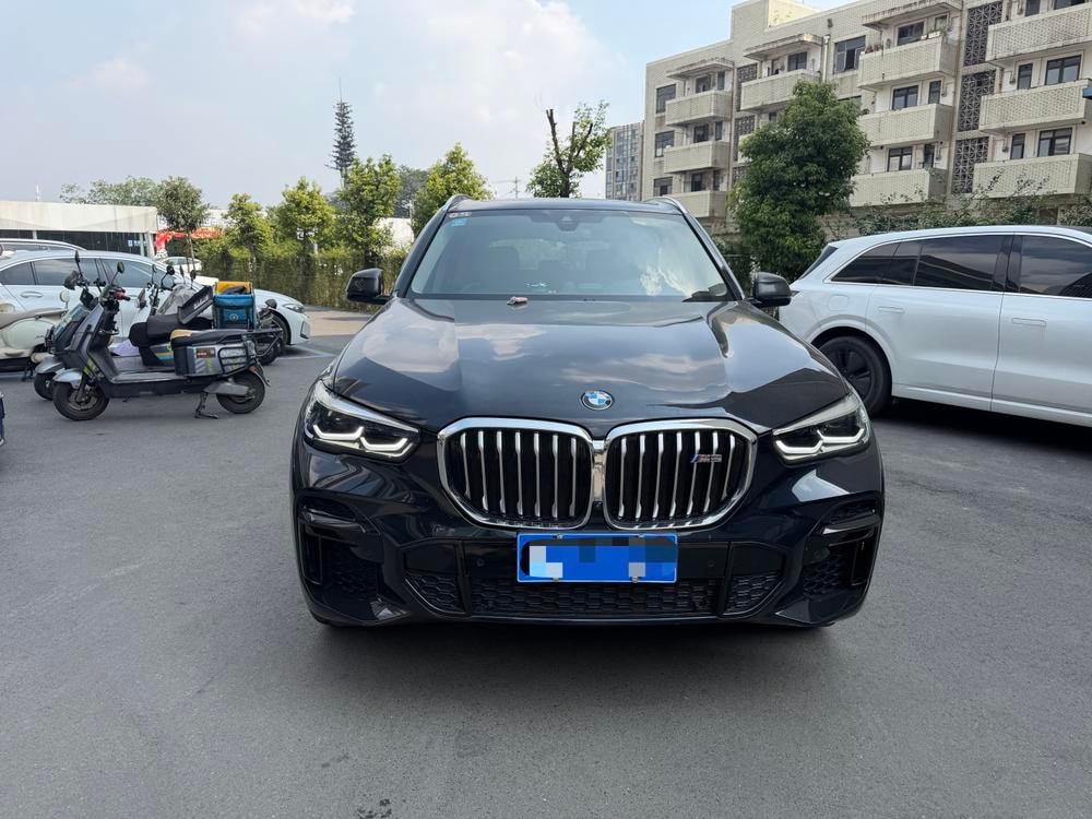 BMW X5 2022 — фото автомобиля