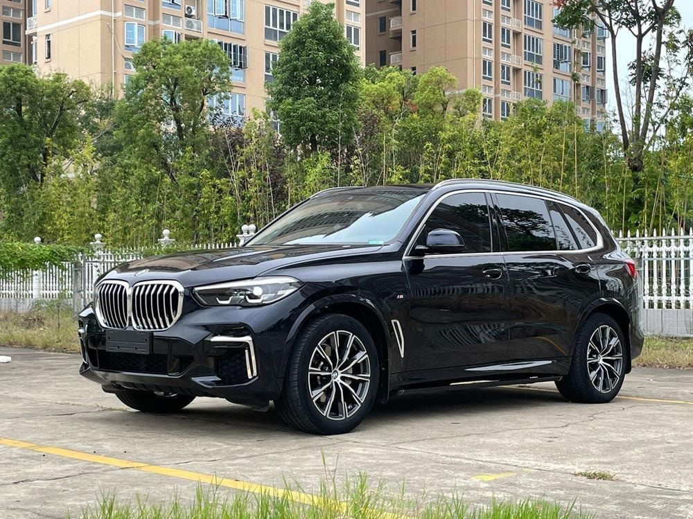 BMW X5 2022 — фото автомобиля