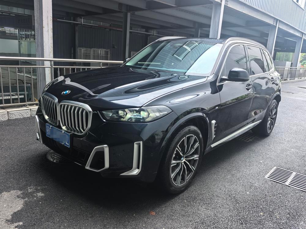 BMW X5 2023 — фото автомобиля 1