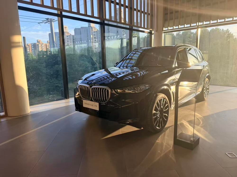 BMW X5 2023 — фото автомобиля 1