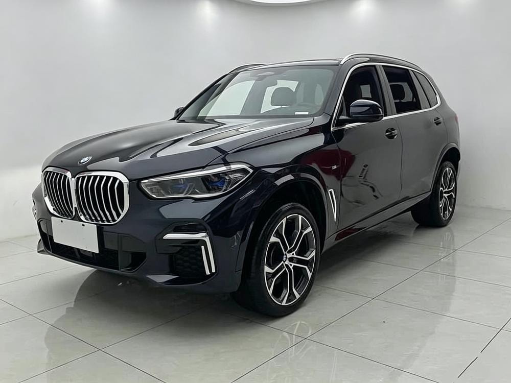 BMW X5 2022 — фото автомобиля