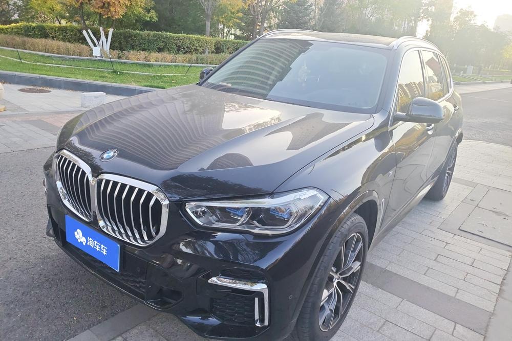 BMW X5 2022 — фото автомобиля