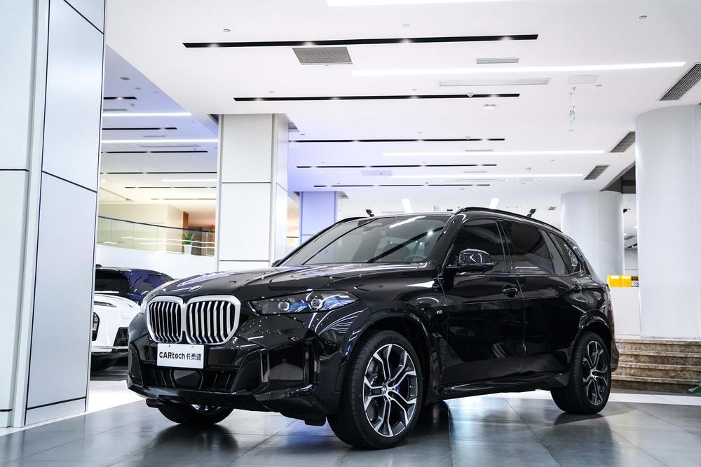 BMW X5 2026 — фото автомобиля 1