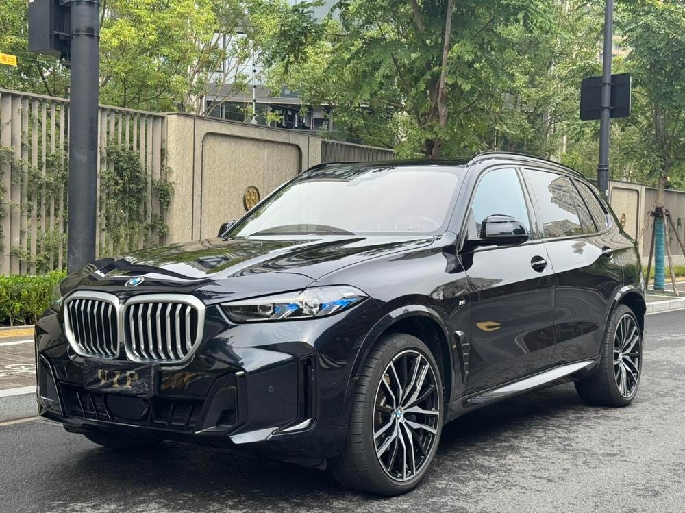 BMW X5 2023 — фото автомобиля 1