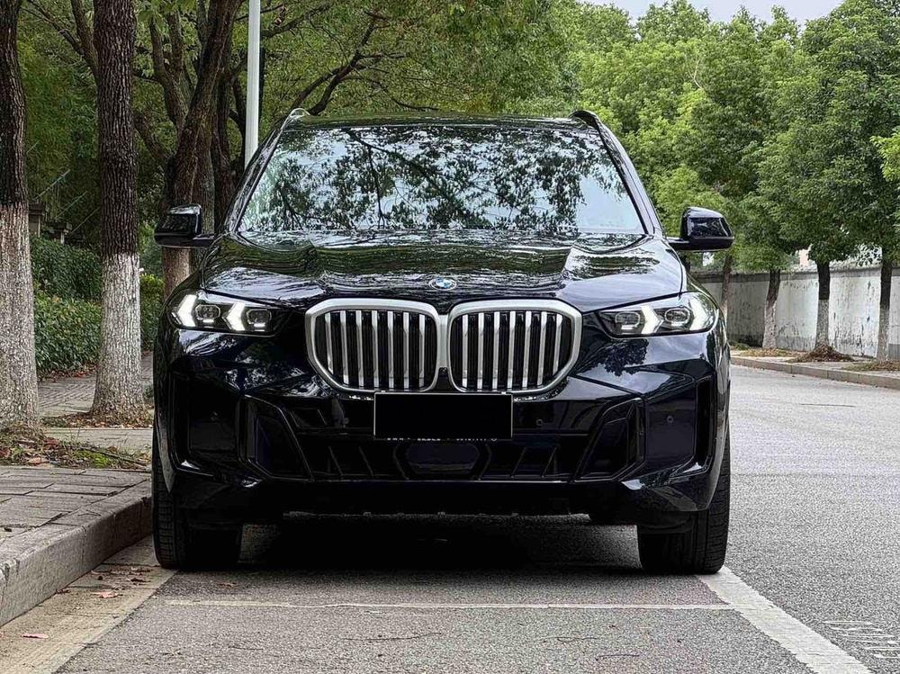 BMW X5 2025 — фото автомобиля 1
