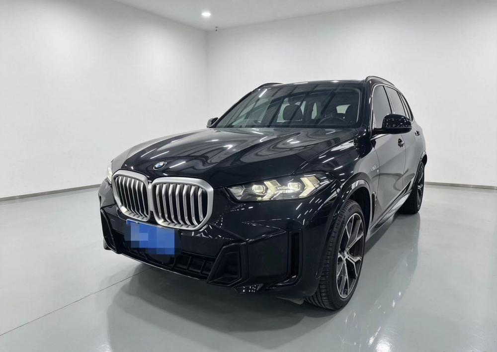 BMW X5 2023 — фото автомобиля 1
