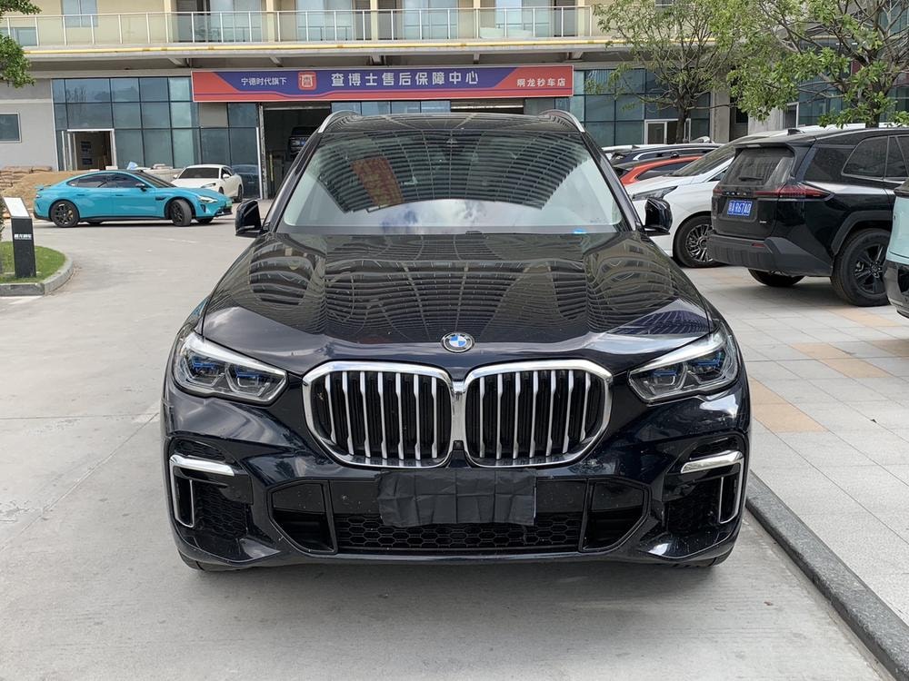 BMW X5 2022 — фото автомобиля