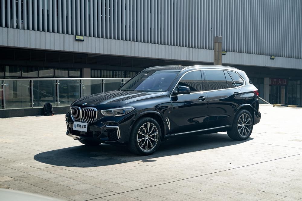 BMW X5 2022 — фото автомобиля
