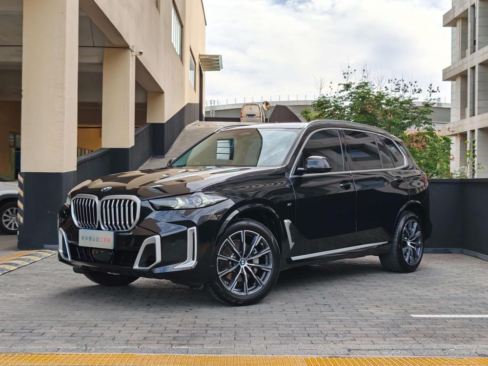 BMW X5 2023 — фото автомобиля 1