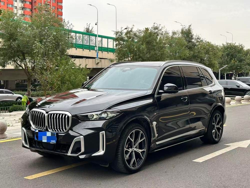 BMW X5 2023 — фото автомобиля 1