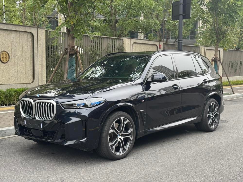 BMW X5 2026 — фото автомобиля 1