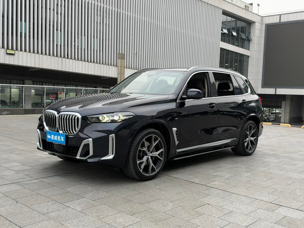 BMW X5 2023 — фото автомобиля 1
