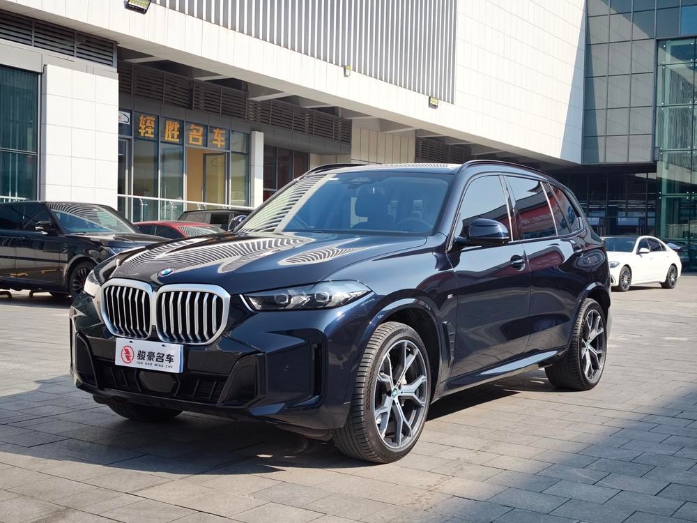 BMW X5 2025 — фото автомобиля 1