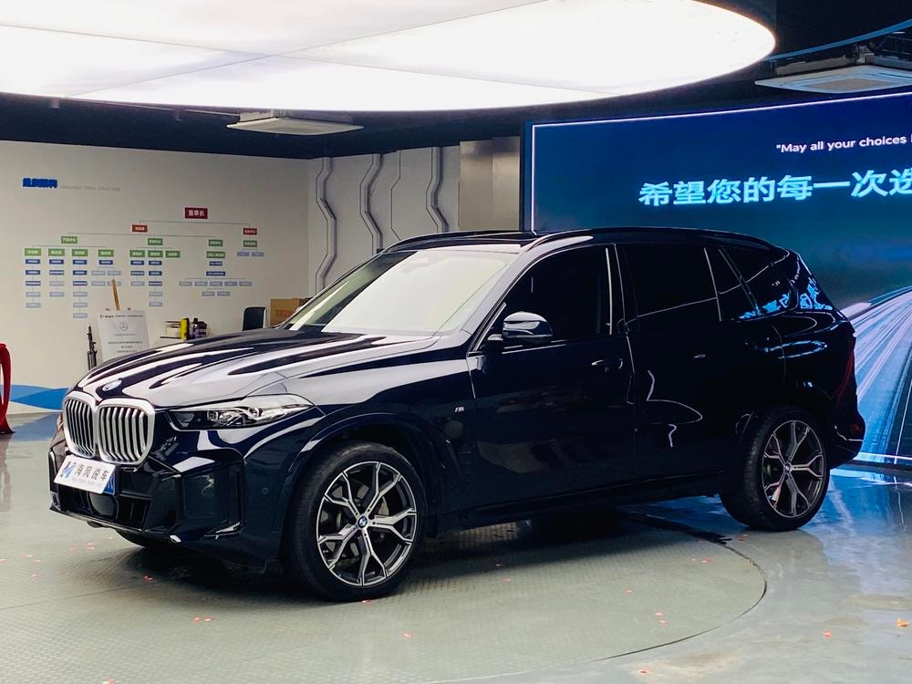 BMW X5 2023 — фото автомобиля