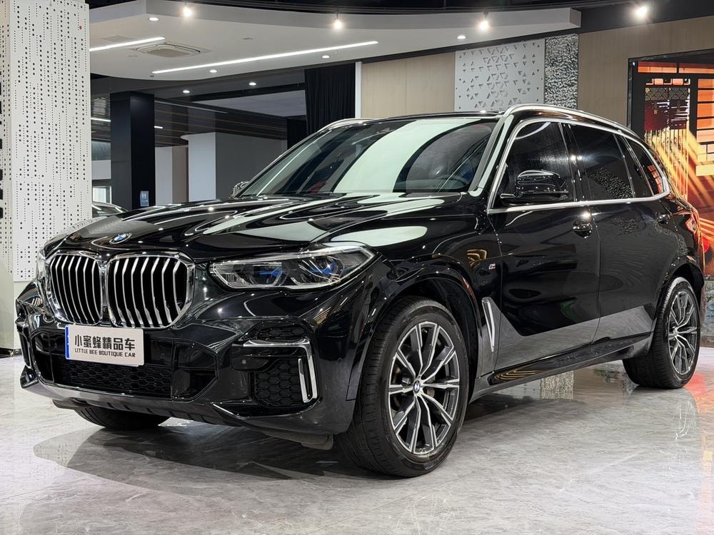 BMW X5 2022 — фото автомобиля