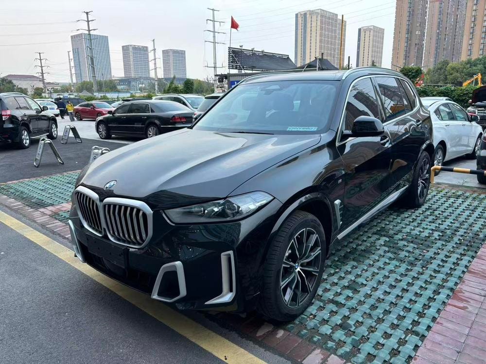 BMW X5 2023 — фото автомобиля