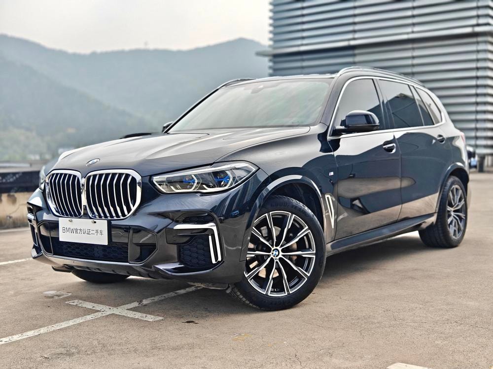 BMW X5 2022 — фото автомобиля