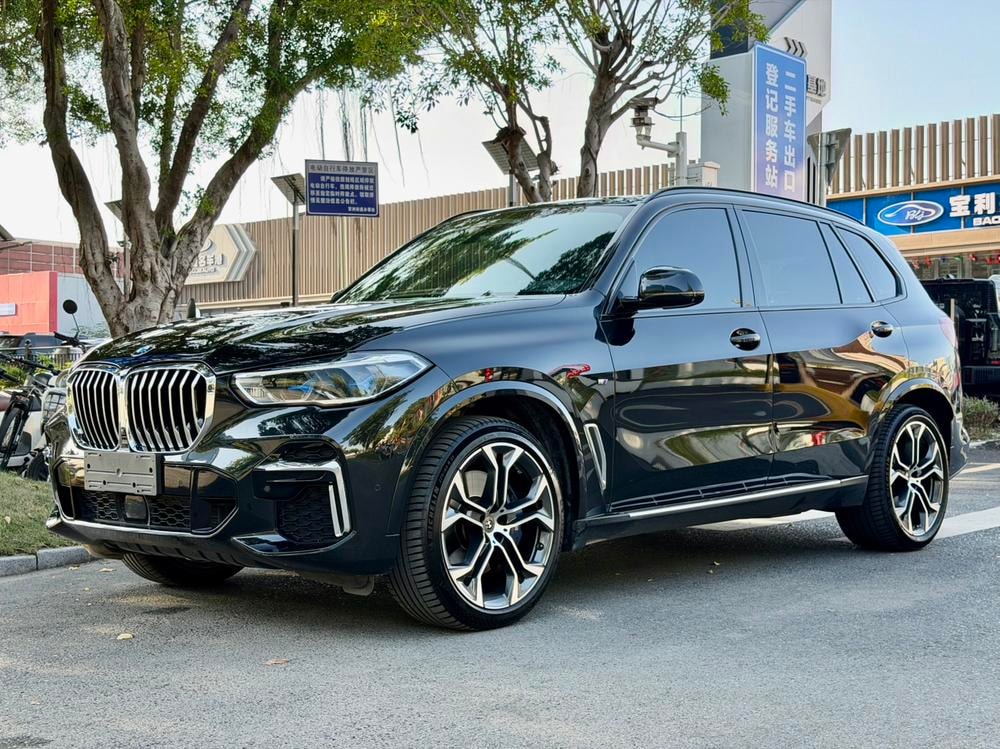 BMW X5 2022 — фото автомобиля