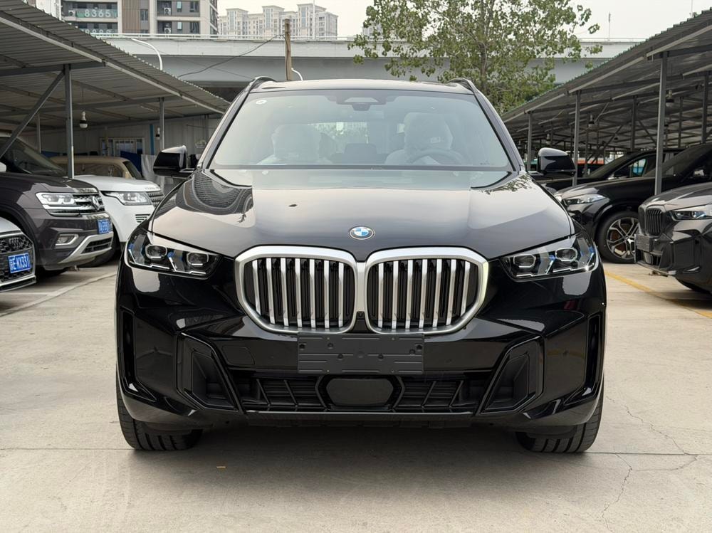 BMW X5 2026 — фото автомобиля 1