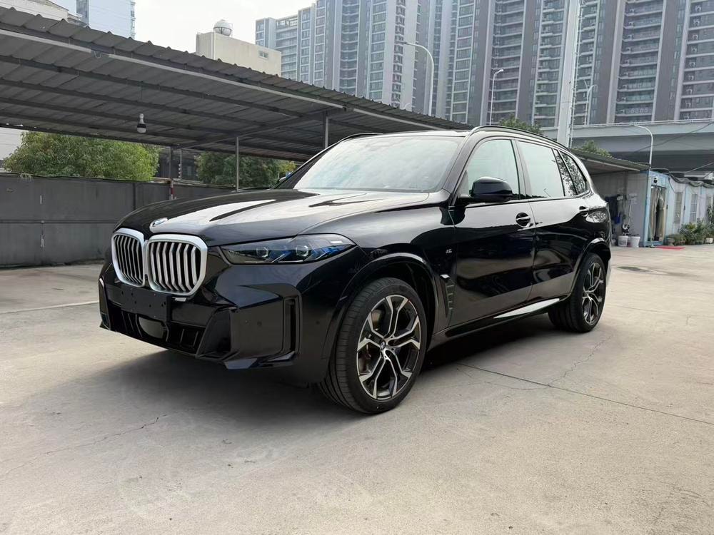 BMW X5 2026 — фото автомобиля 1