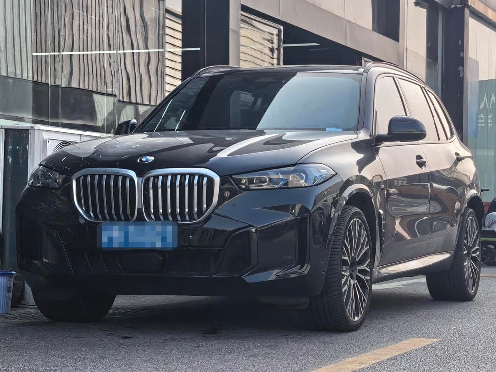 BMW X5 2023 — фото автомобиля 1