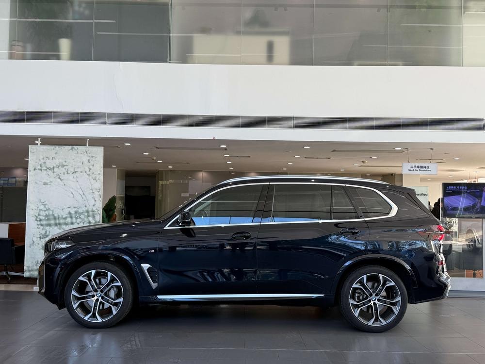 BMW X5 2025 — фото автомобиля