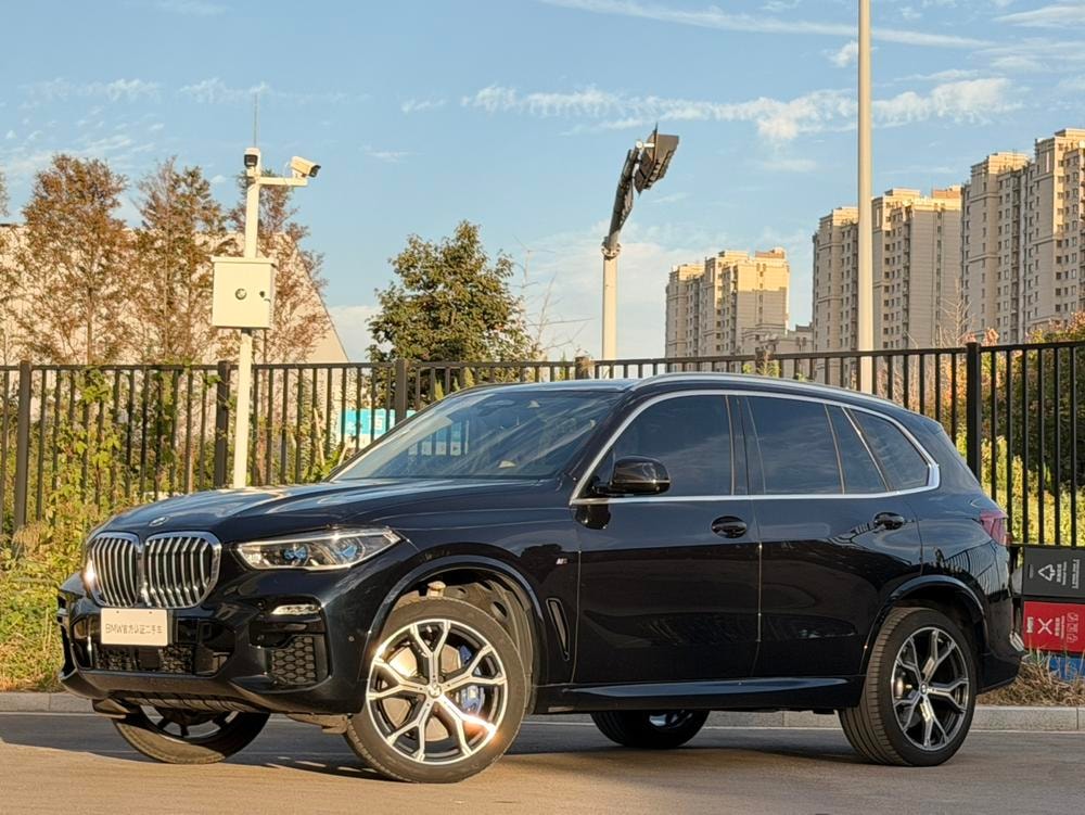 BMW X5 (Import) 2019 — фото автомобиля 1