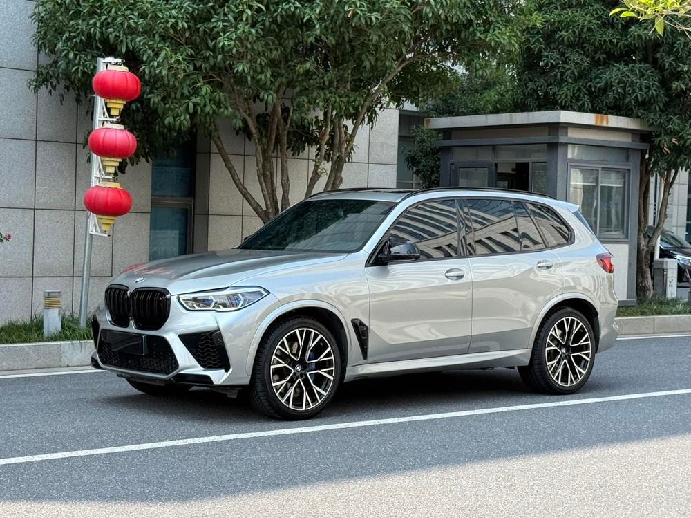 BMW X5 M 2021 — фото автомобиля