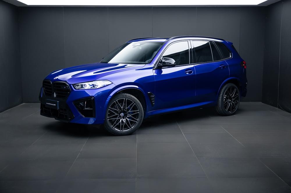 BMW X5 M 2023 — фото автомобиля