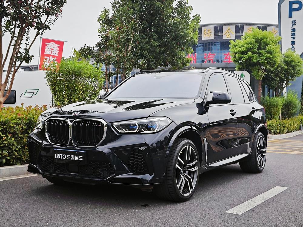 BMW X5 M 2020 — фото автомобиля