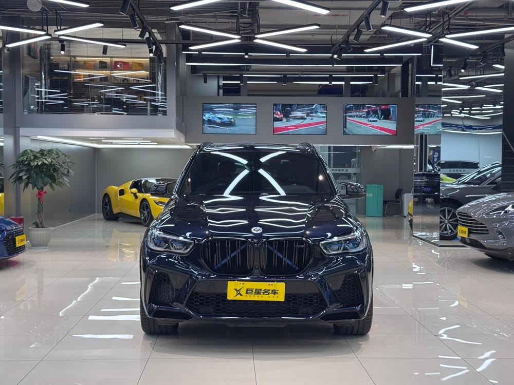 BMW X5 M 2023 — фото автомобиля