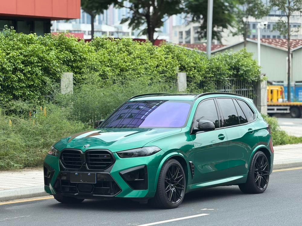 BMW X5 M 2023 — фото автомобиля