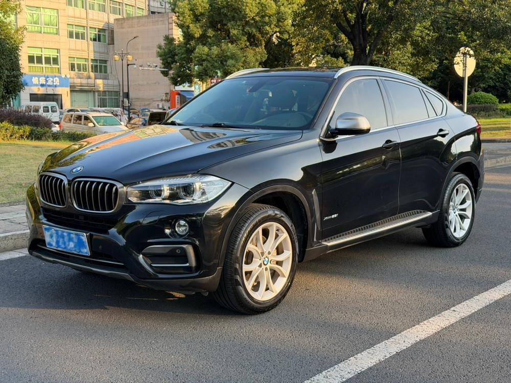 BMW X6 2018 — фото автомобиля