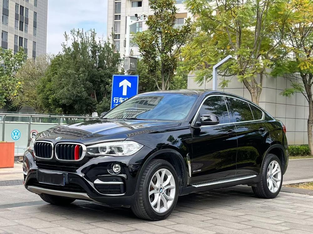 BMW X6 2018 — фото автомобиля 1