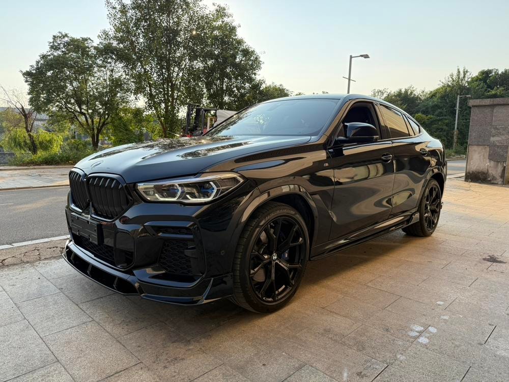 BMW X6 2022 — фото автомобиля