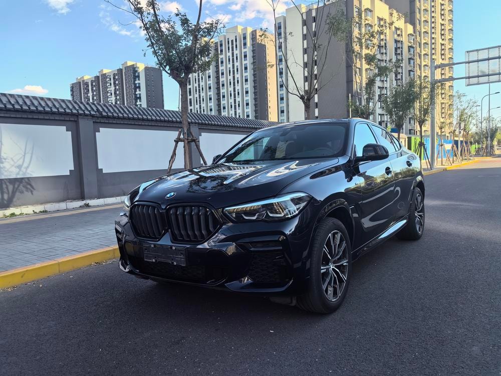 BMW X6 2023 — фото автомобиля